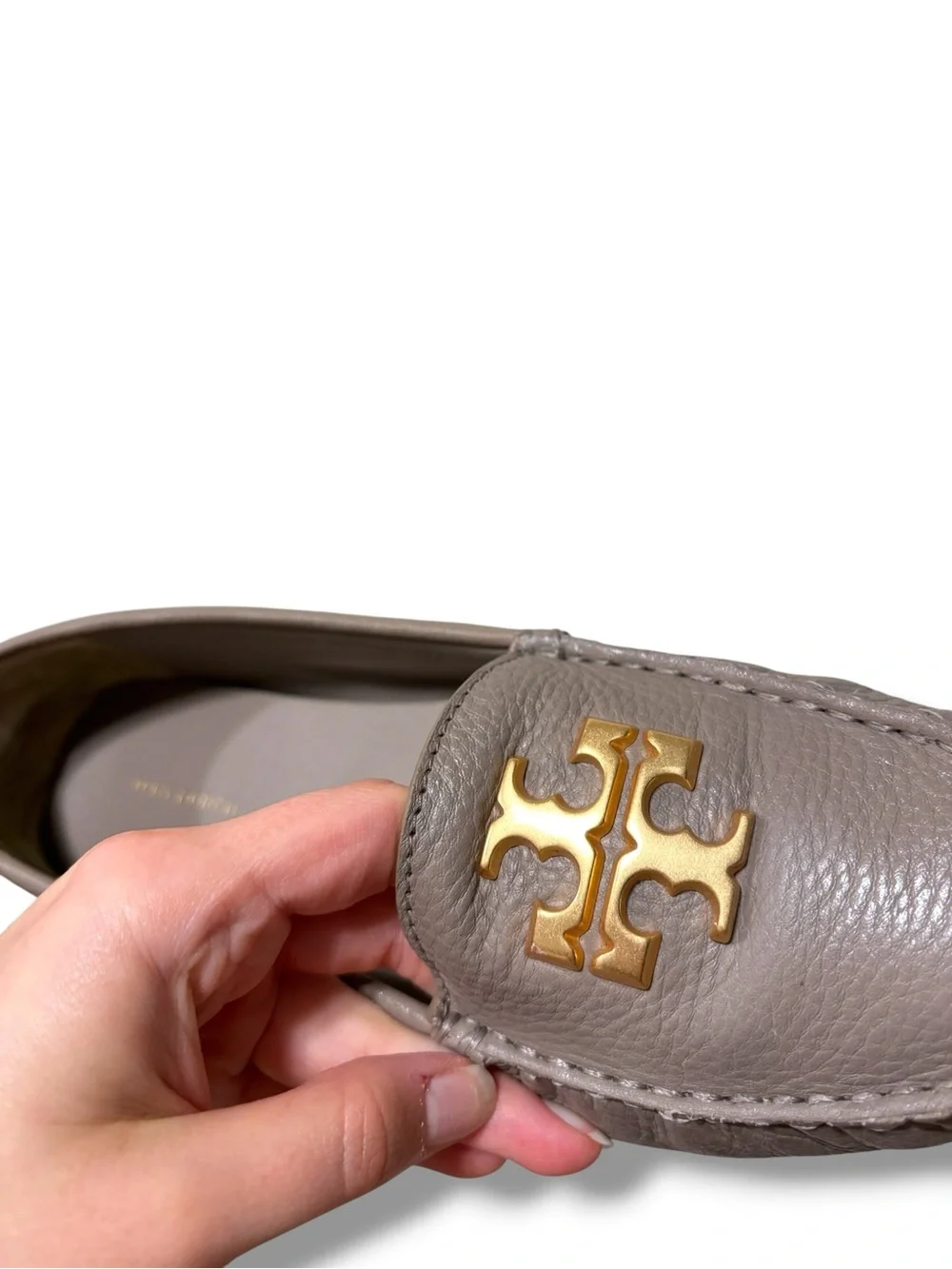 Tory Burch Everly Pebbled Leather Driving Loafers in French Grey Size 8